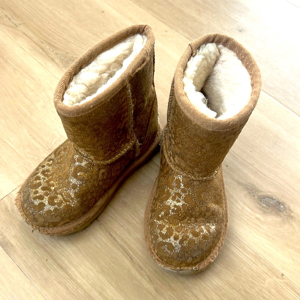 Kids leopard partly Uggs size 9